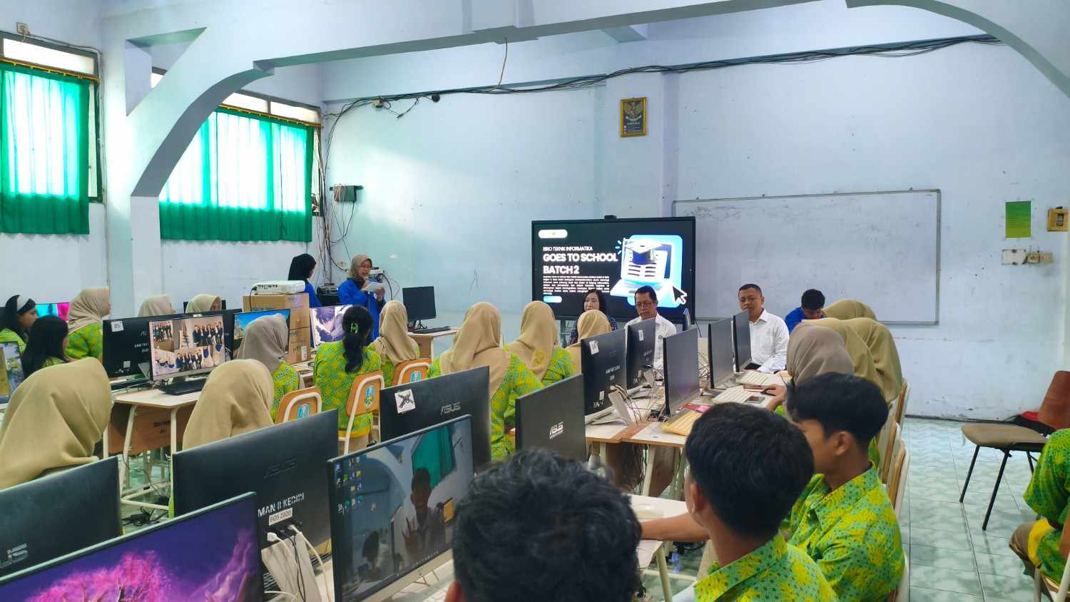 GOES TO SCHOOL BATCH 2